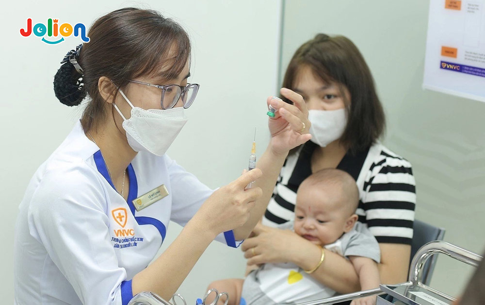 Bí quyết giúp xoa bỏ nỗi sợ bác sĩ ở trẻ