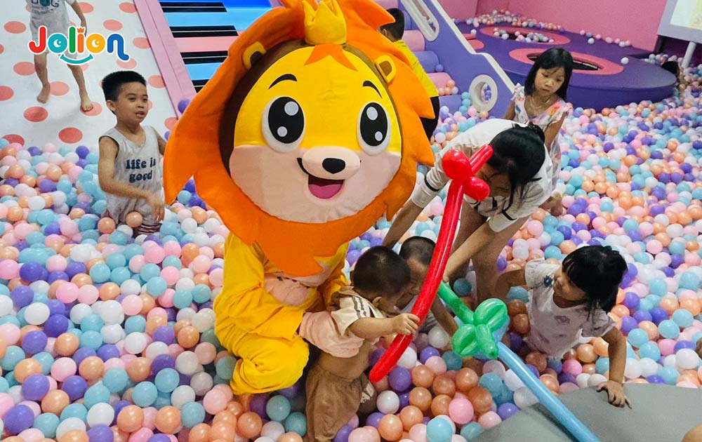 Bố mẹ cần bình tĩnh xử lý khi trẻ đánh nhau với bạn