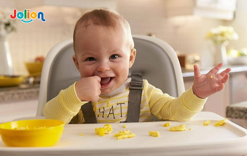 Giai đoạn ăn dặm của trẻ: Cuộc chiến không khoan nhượng của bố mẹ