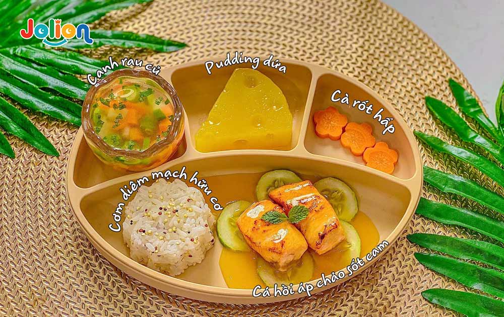 Giai đoạn ăn dặm của trẻ: Cuộc chiến không khoan nhượng của bố mẹ