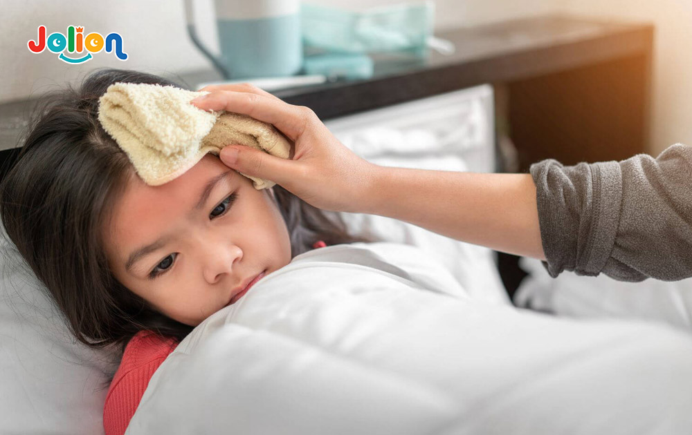 Hướng dẫn cách hạ sốt cho trẻ tại nhà hiệu quả