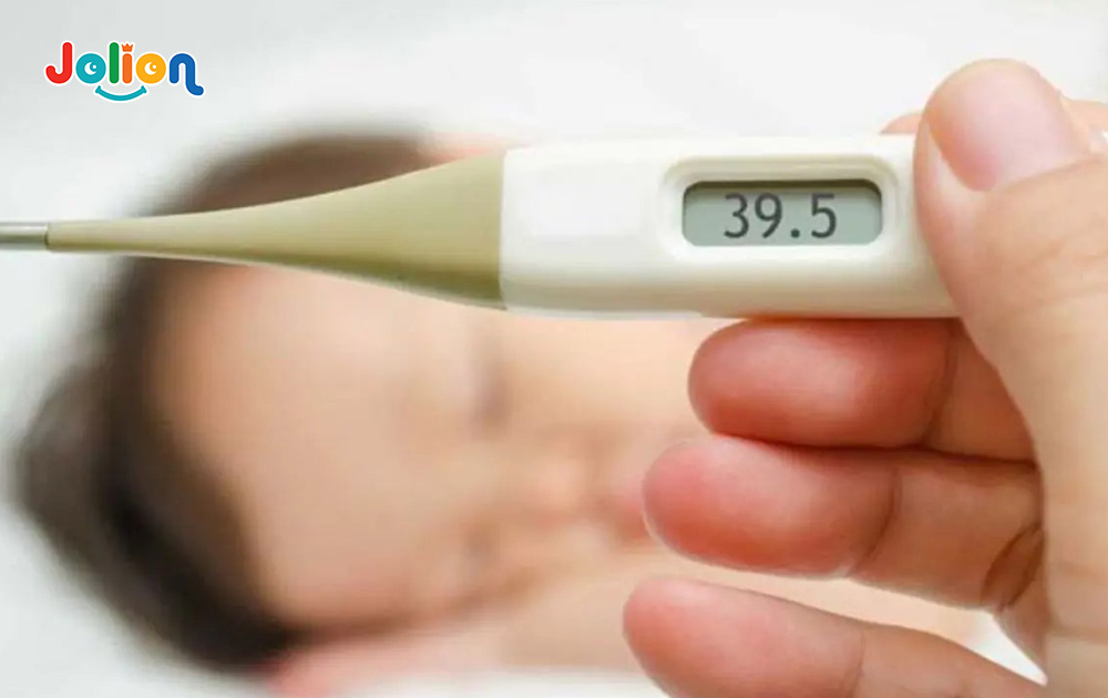 Hướng dẫn cách hạ sốt cho trẻ tại nhà hiệu quả