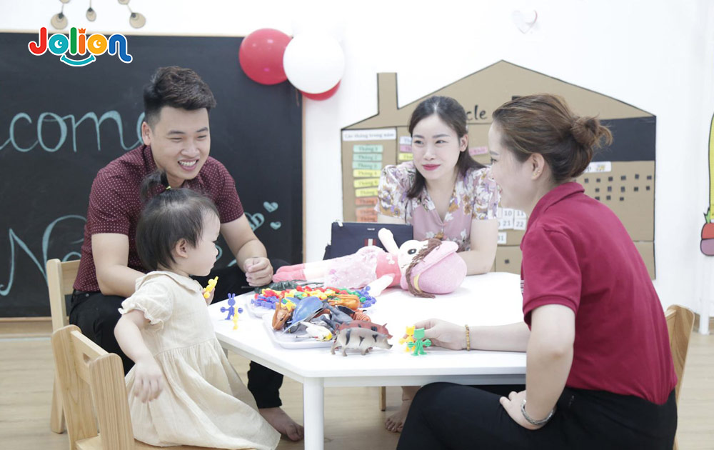 Khủng hoảng tuổi lên 2 ở trẻ khiến nhiều bố mẹ đau đầu