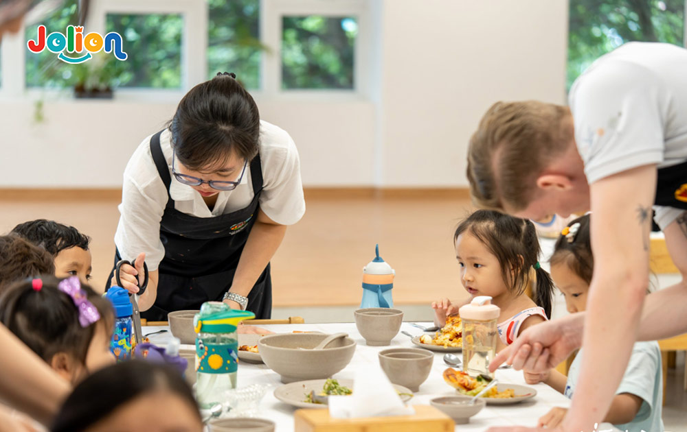 Kỷ luật bàn ăn cho trẻ - hơn cả một bữa ăn