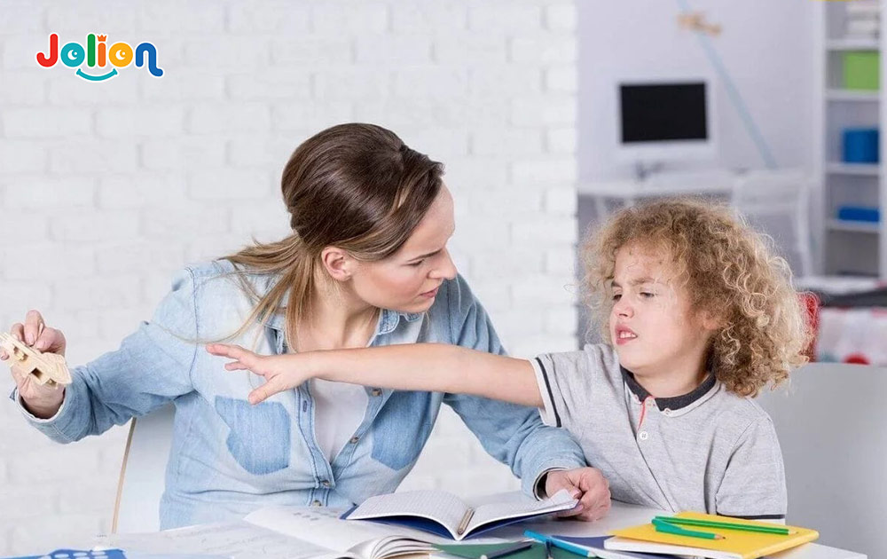 Phân biệt hiếu động và tăng động giảm chú ý ở trẻ
