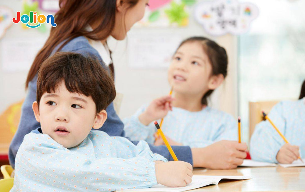 Sai lầm phổ biến của bố mẹ trong nuôi dạy trẻ