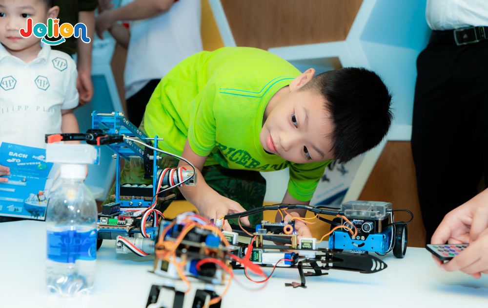 Xu hướng giáo dục STEAM Robotics trong tương lai